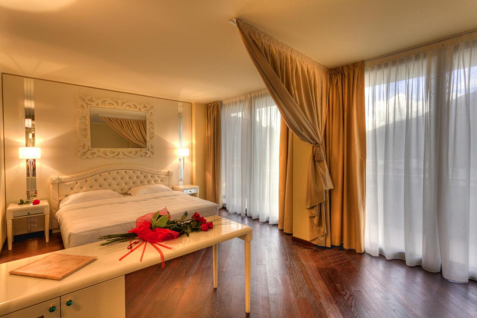 Garda Suite Hotel - Tonellihotels ริวาเดลการ์ดา ภายนอก รูปภาพ