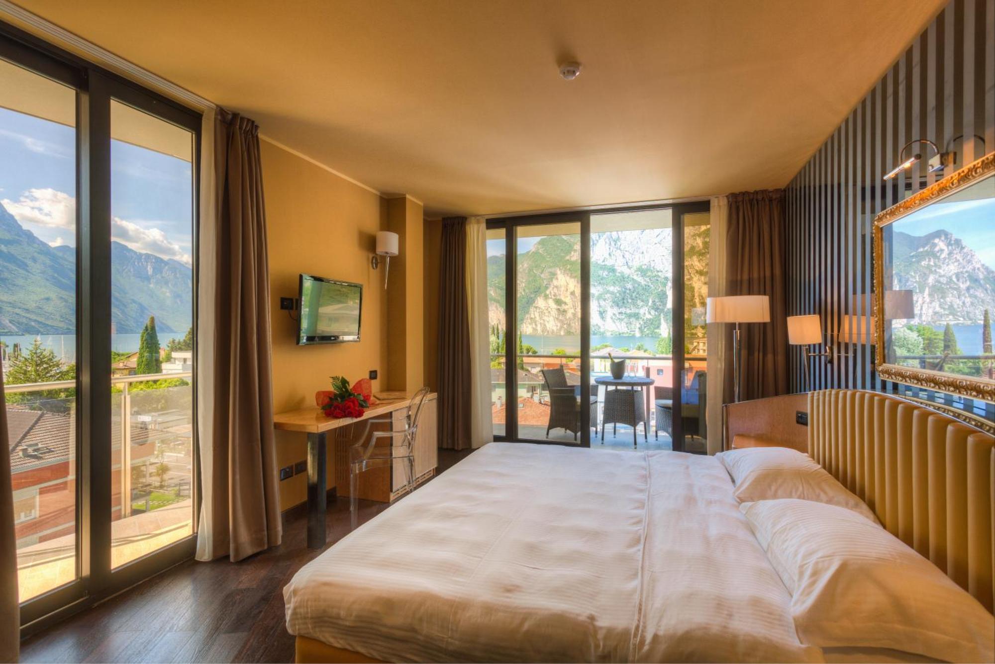 Garda Suite Hotel - Tonelli Hotels ริวาเดลการ์ดา ภายนอก รูปภาพ