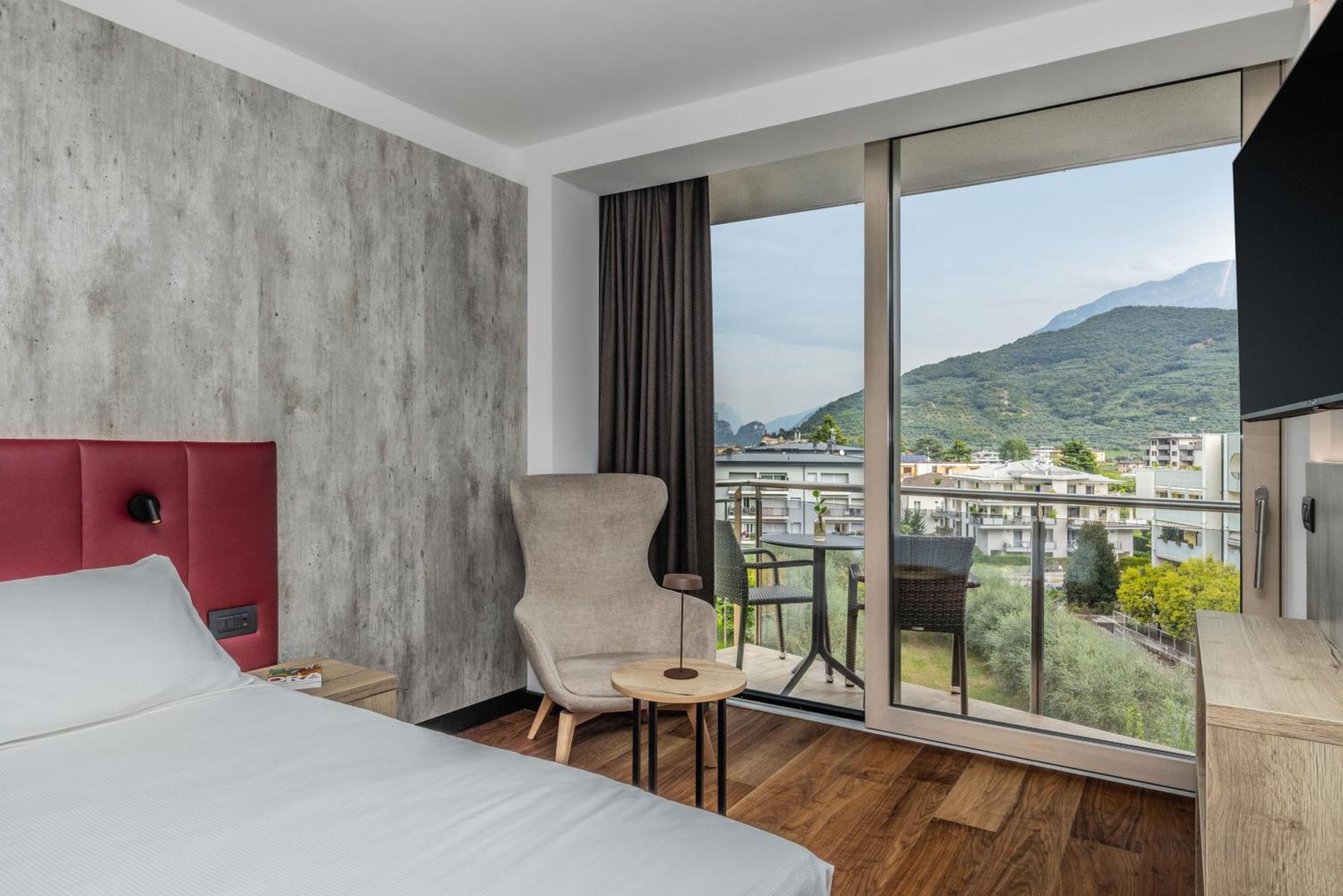 Garda Suite Hotel - Tonelli Hotels ริวาเดลการ์ดา ภายนอก รูปภาพ