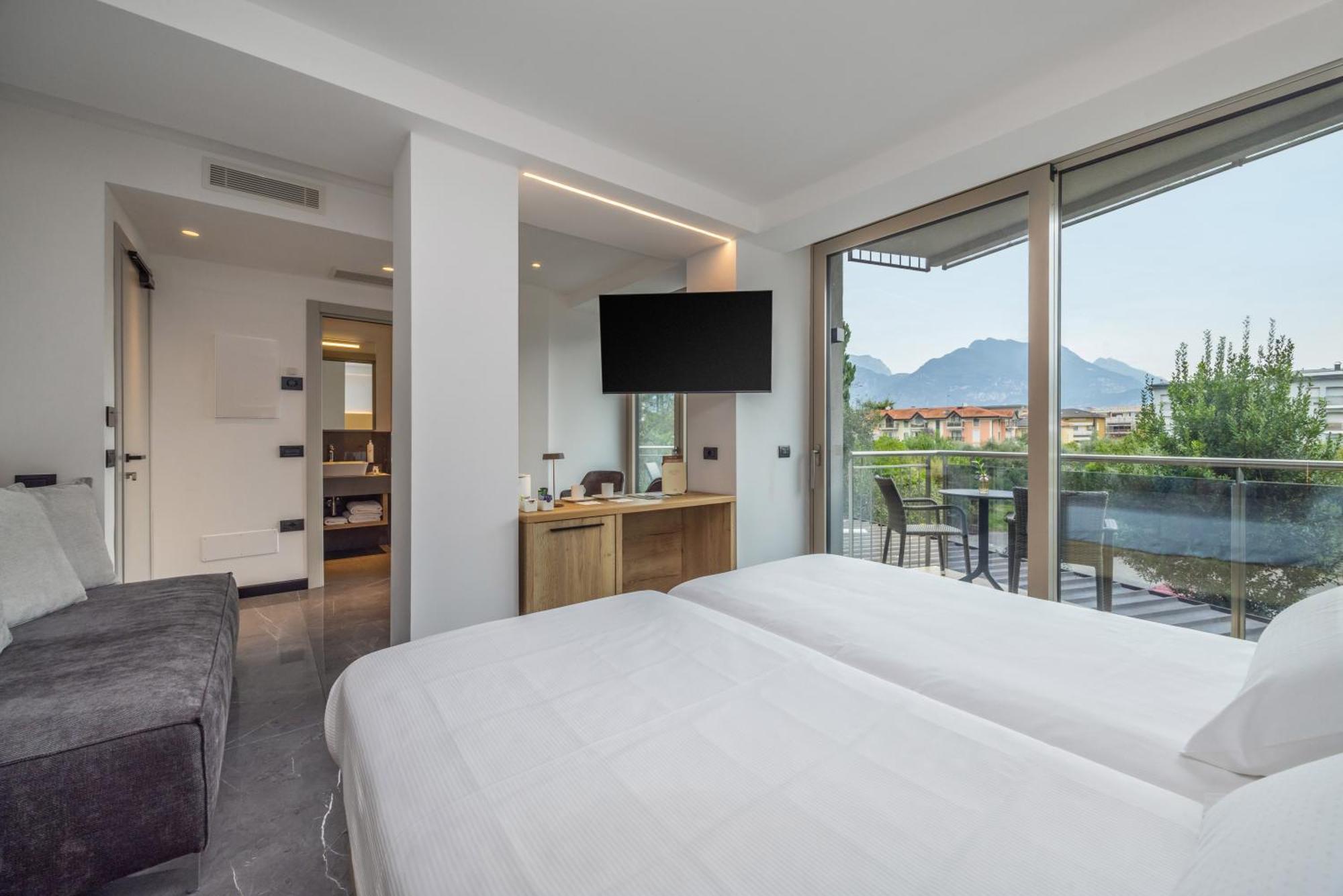 Garda Suite Hotel - Tonelli Hotels ริวาเดลการ์ดา ภายนอก รูปภาพ