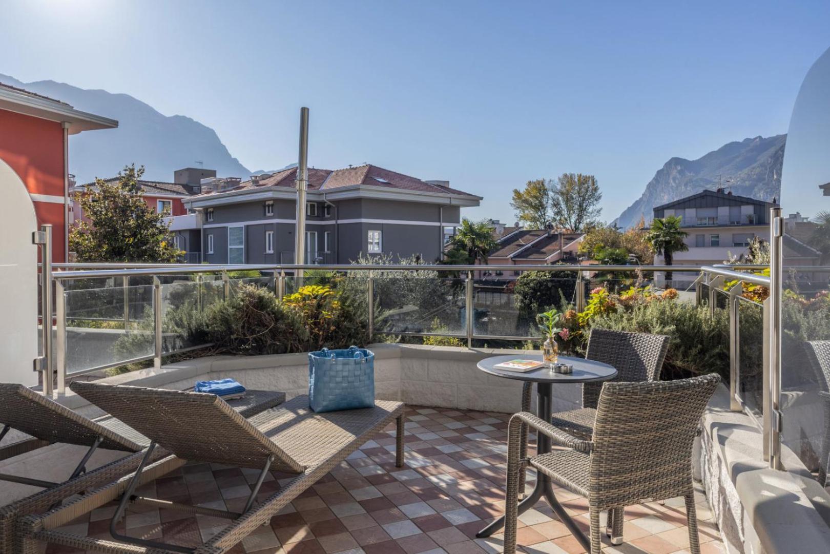 Garda Suite Hotel - Tonelli Hotels ริวาเดลการ์ดา ภายนอก รูปภาพ